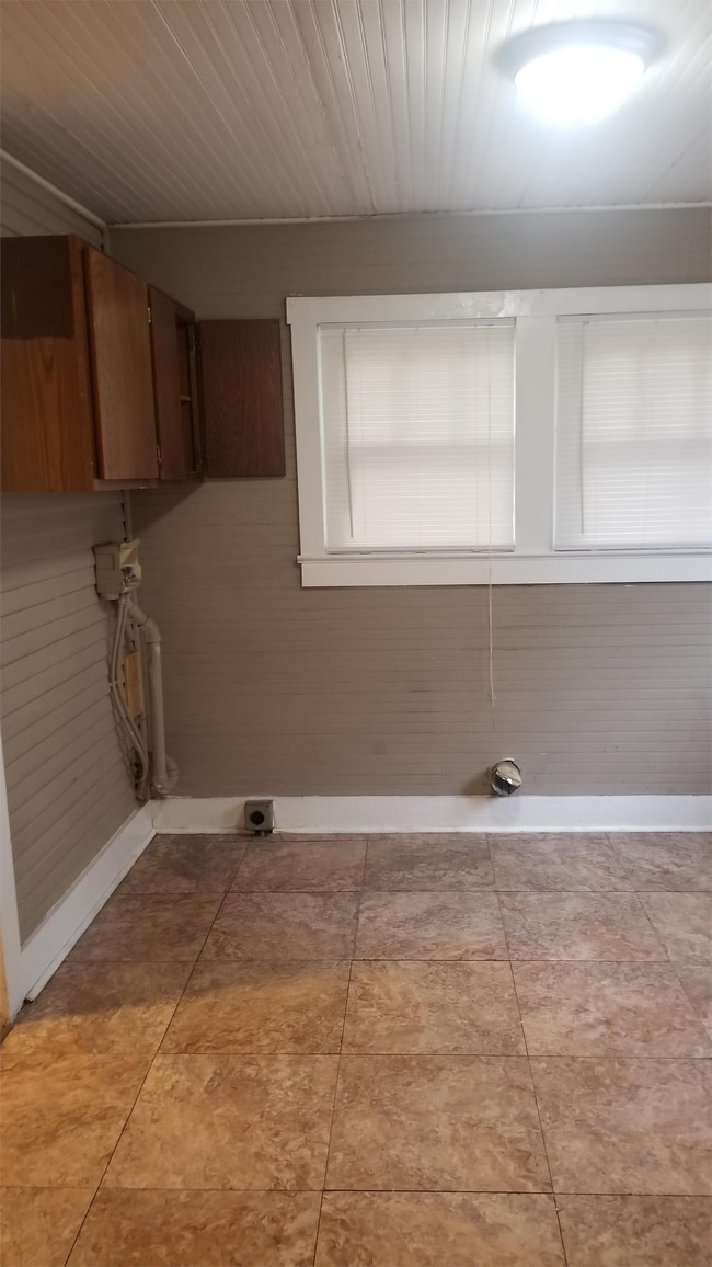 Building Photo - 1409 W Archer St