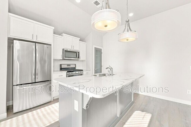 Building Photo - 13500 Watson Dr