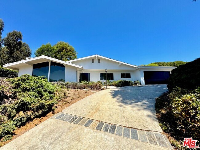Primary Photo - 31617 Broad Beach Rd