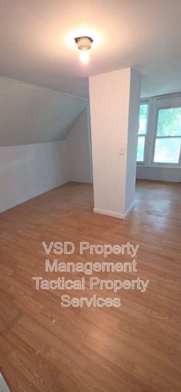 Building Photo - 1583 E 84th St