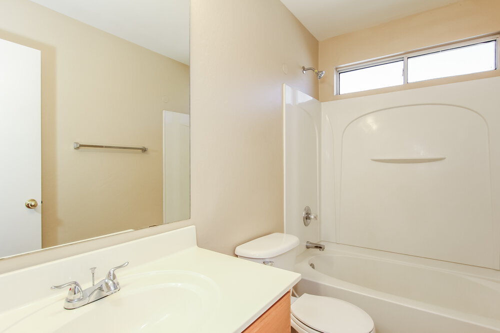 Building Photo - 7014 S 40th Ln