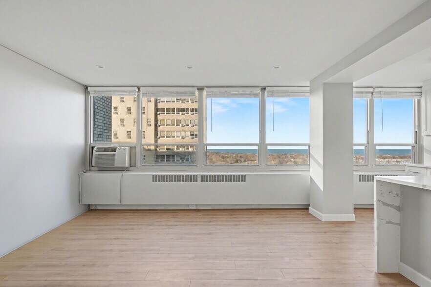 Building Photo - 3950 N Lake Shore Dr