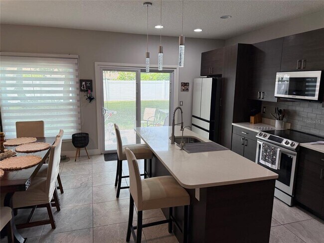 Building Photo - 3007 Hallow Dr