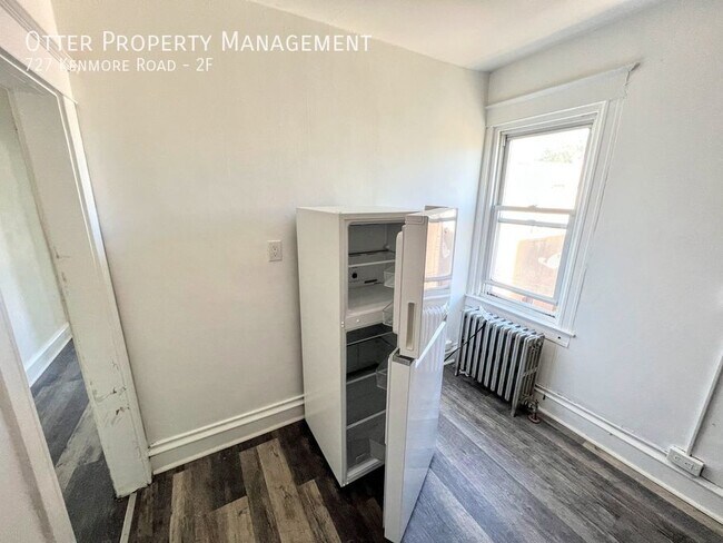 Building Photo - 727 Kenmore Rd