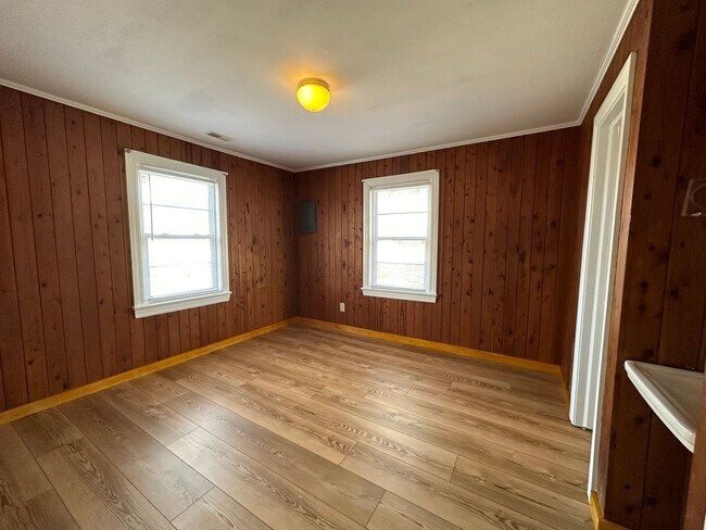 Building Photo - 3 BR Home with Large Yard & 2-Car Garage in Hampstead