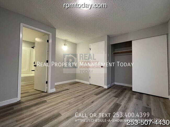 Building Photo - 6451 S Stevens St