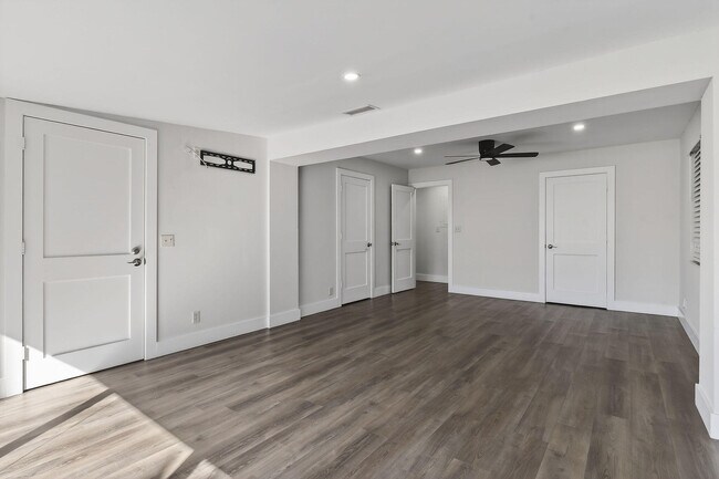 Building Photo - 122 Arlington Pl