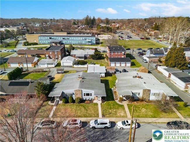 Building Photo - 732 N St Lucas St