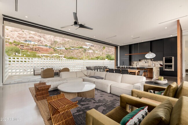 Building Photo - 4905 E White Gates Dr