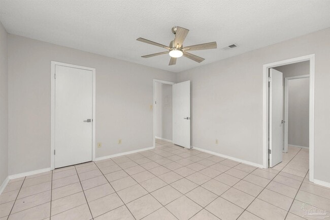 Building Photo - 3411 Green Briar Pkwy