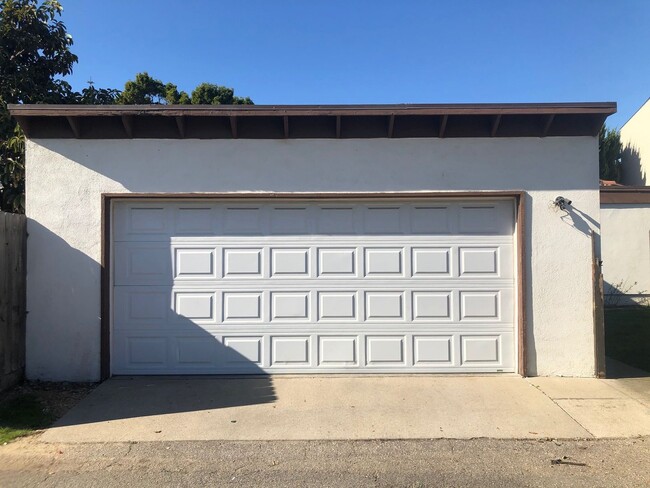 Building Photo - Spacious West Oxnard Home near Seabridge M...