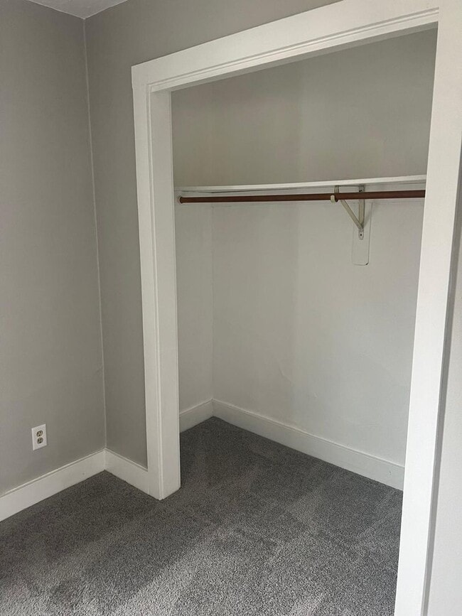 Building Photo - FOR RENT: Recently renovated home in Neenah!