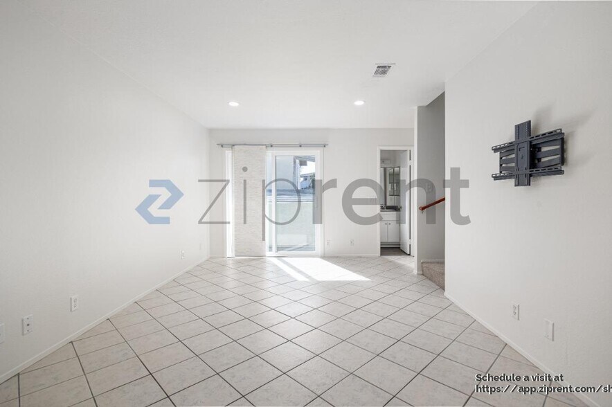 Building Photo - 4517 College Way