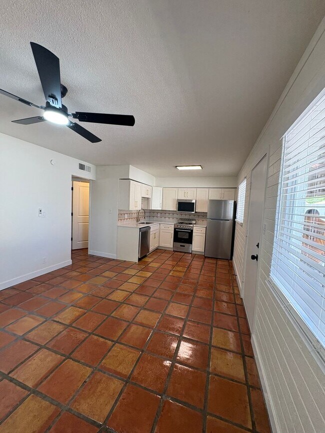 Building Photo - 817 S Melody Ln
