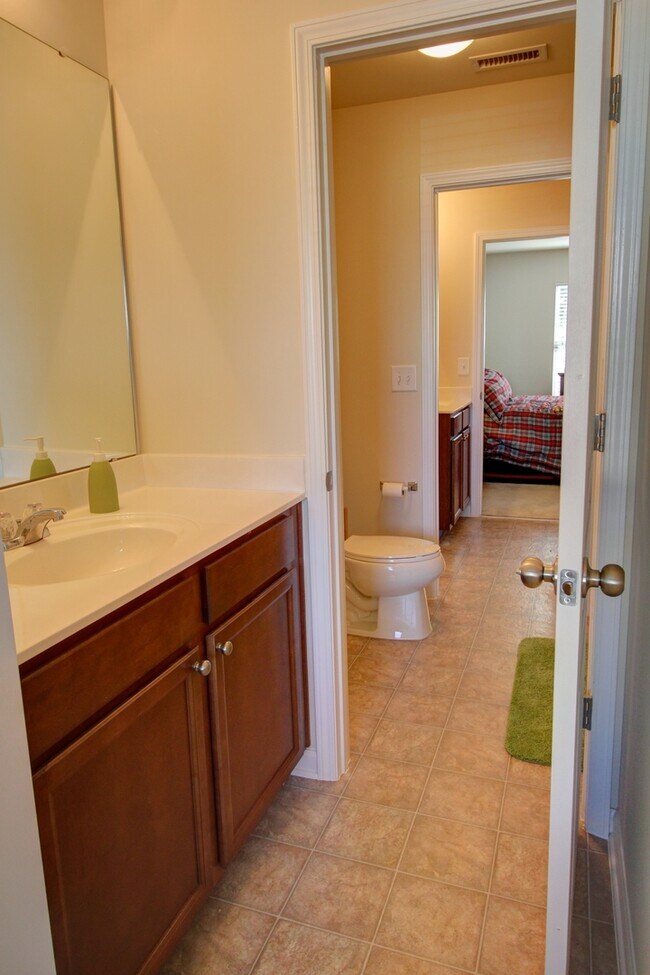 Building Photo - Beautiful 3 Floor Townhouse in Durham's Stratford Lakes Neighborhood!