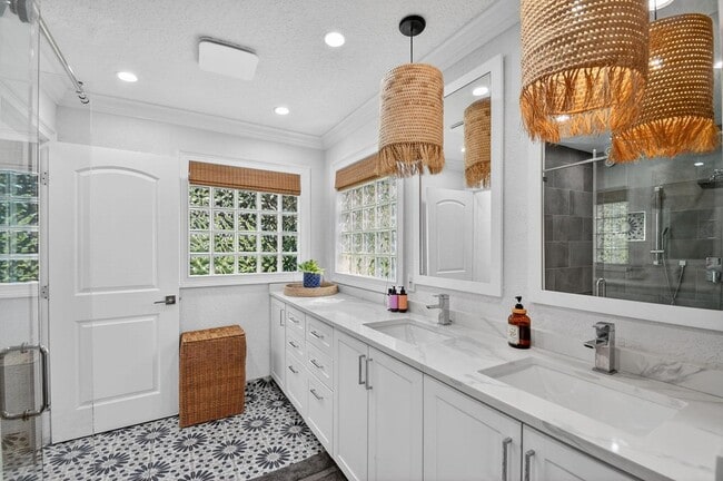 Building Photo - 2769 Pointe Cir