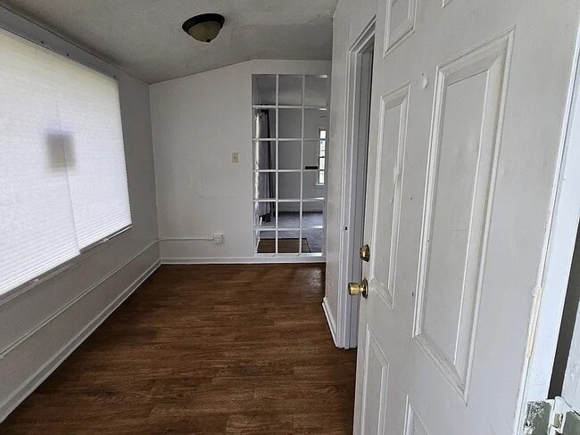 Building Photo - 215 Park St