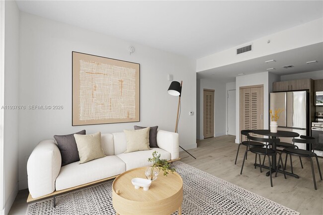 Building Photo - 1601 SW 32nd Ave