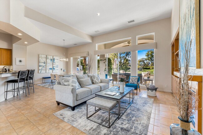 Building Photo - 701 Indian Ridge Dr
