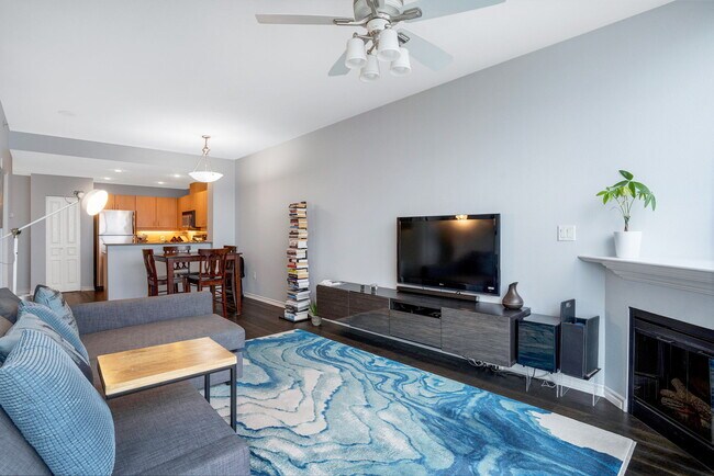 Building Photo - 300 W Beech St