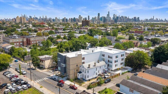 Building Photo - 306 Bergen Ave