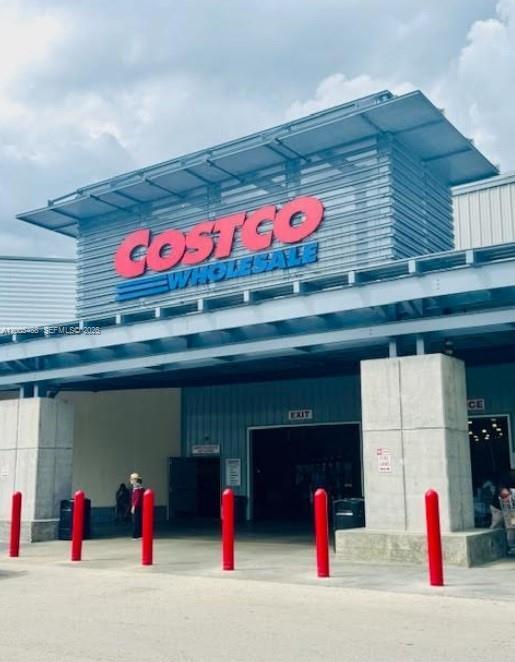 Building Photo - 2425 NE 135th St