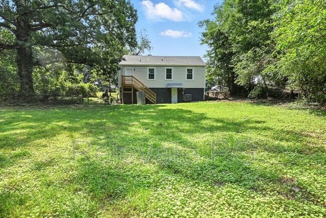 Building Photo - 1600 Glenside Dr