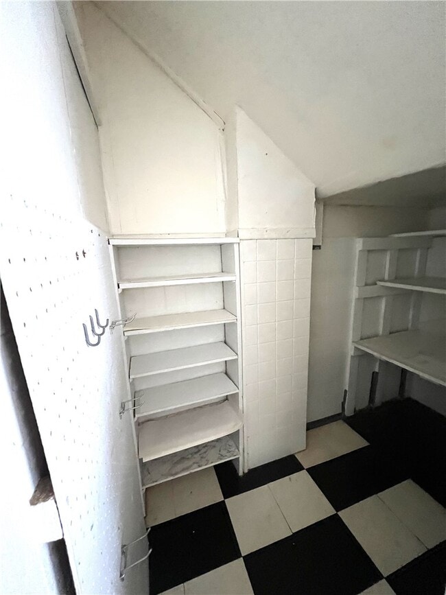 Building Photo - 49 Spruce St