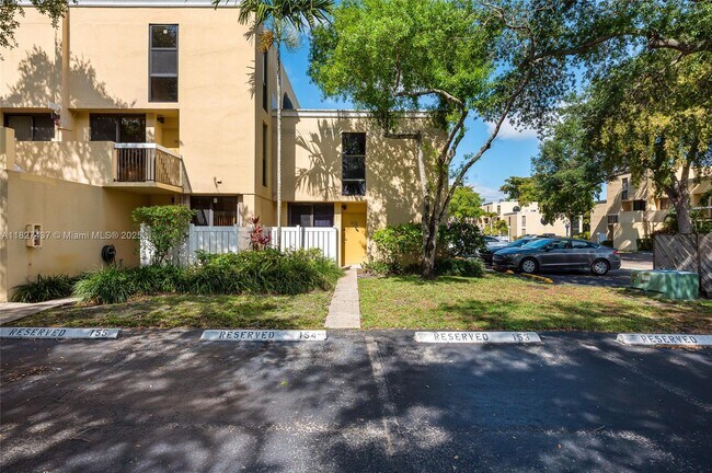 Building Photo - 2821 SW 87th Ave