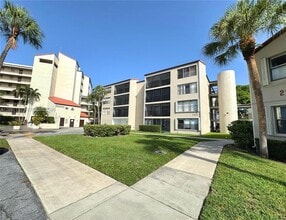 Building Photo - 2324 S Cypress Bend Dr