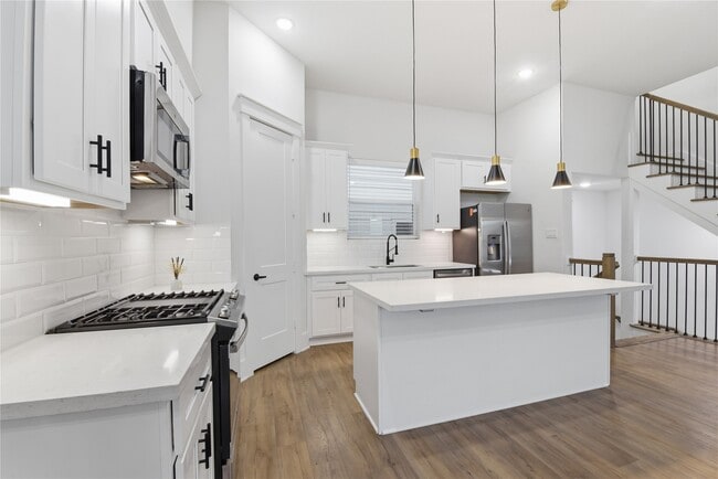 Building Photo - 1243 W 23rd St