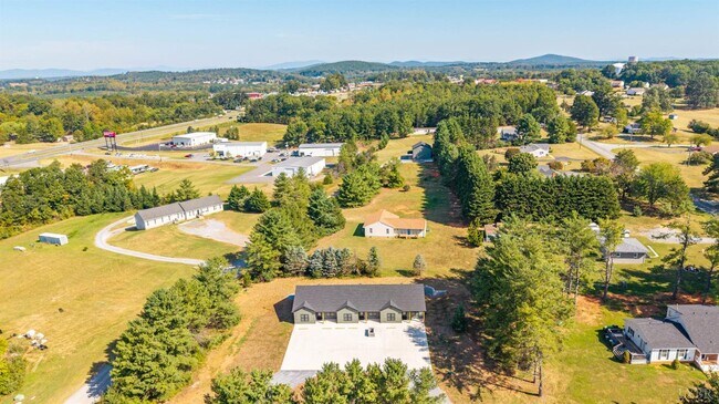 Building Photo - 45 Savage Dr