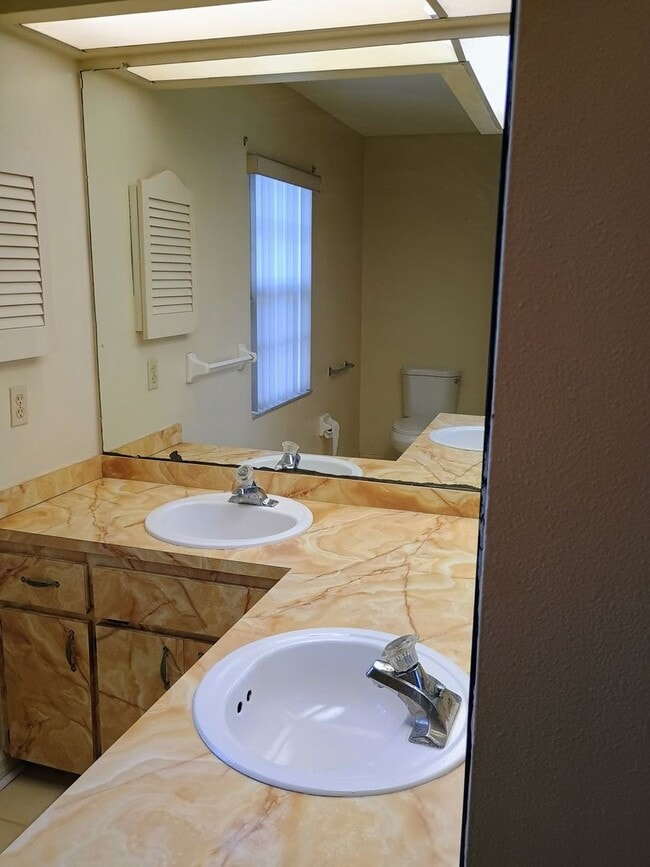 Building Photo - Pool. Privacy. Perfect location. Available now!