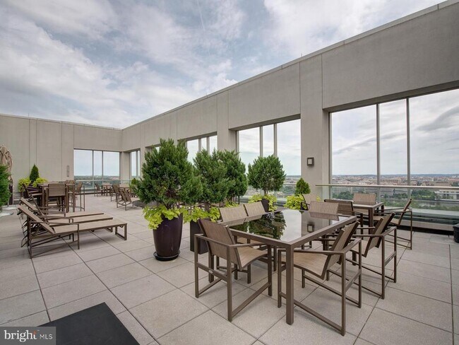 Building Photo - 1111 19th St N