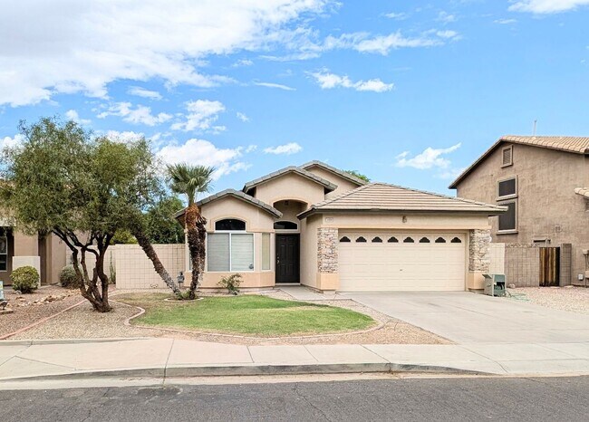 Primary Photo - AVAILABLE NOW IN SAN TAN RANCH GILBERT!!!!