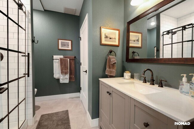 Building Photo - Spacious 5BR House in Littleton