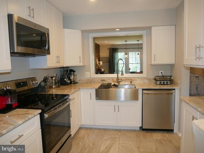 Building Photo - 2774 Grovemore Ln