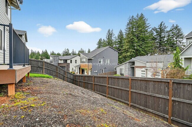 Building Photo - 11333 SE Courteous Ct