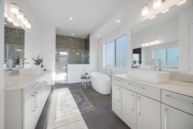 Building Photo - 7327 Shadyvilla Pointe Dr