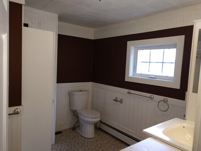 Building Photo - 58 Burnham St