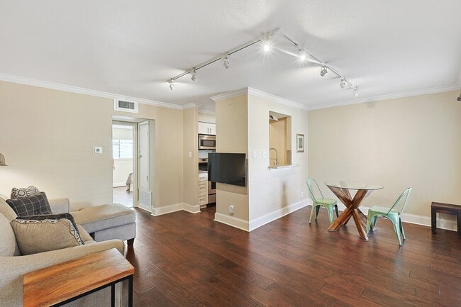 Primary Photo - 3402 Garrott St