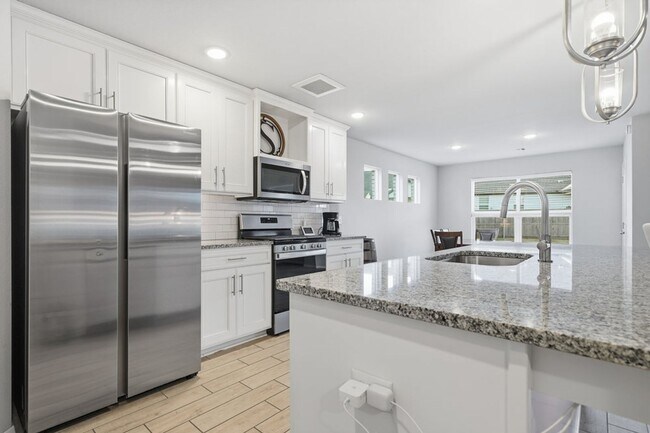 Building Photo - Welcome to this exceptionally well maintained like new home located in the Estates at Morrow Place