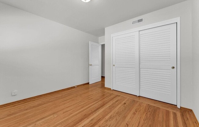 Building Photo - 8425 Pioneer Dr