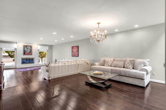 Building Photo - 4953 Lakeridge Terrace W
