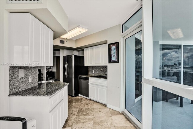 Building Photo - 6301 Collins Ave