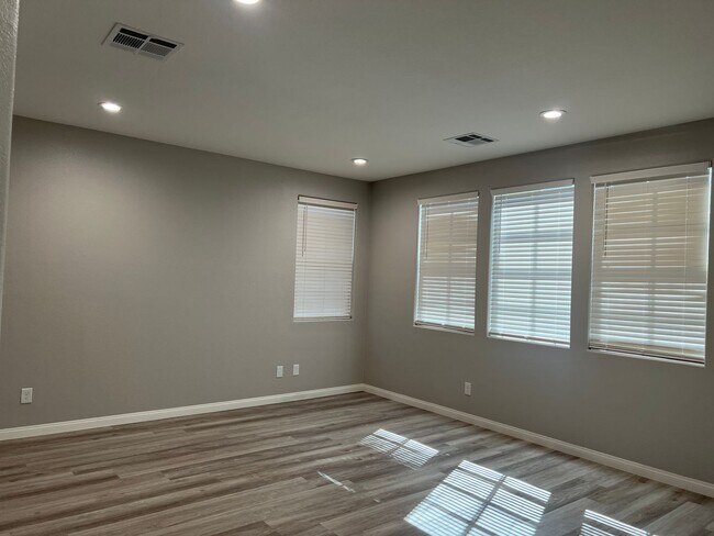 Building Photo - Do not miss this opportunity - Fabulous Location