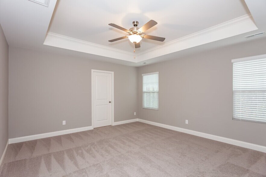 Building Photo - 421 Breezewood Dr
