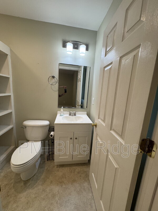 Building Photo - 46 Madison Heights Dr