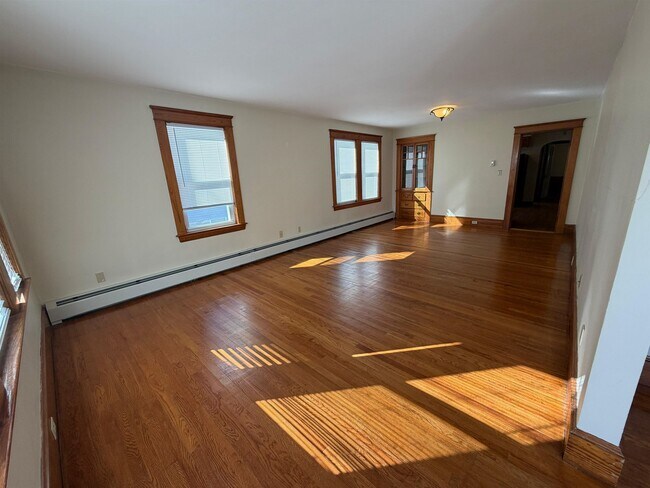 Building Photo - 84 Bowers St