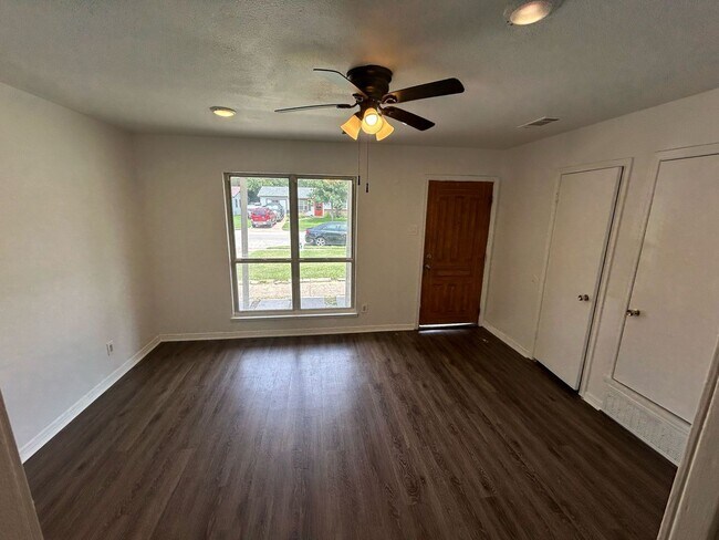 Building Photo - Modern living meets exceptional comfort